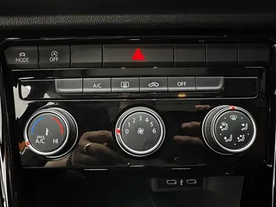 Volkswagen T-Roc 2022, 26200 км, за 16627.11 USD - фото 17
