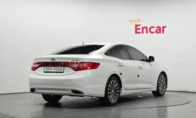 Hyundai Grandeur 2013, 191828 км, за 2816.07 USD