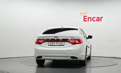 Hyundai Grandeur 2013, 191828 км, за 2816.07 USD