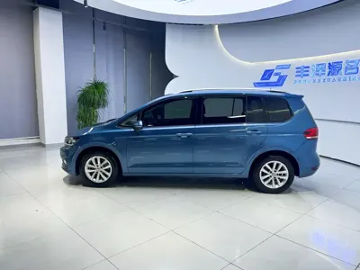 Volkswagen Touran 2019, 45300 км, за 9296.23 USD