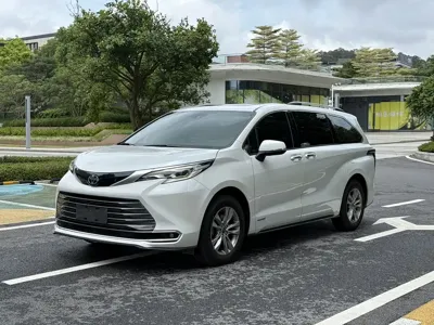 Toyota Sienna · 2022 год