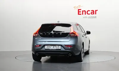 Volvo V40 2018, 70115 км, за 7735.81 USD