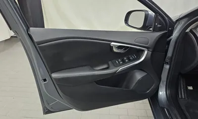 Volvo V40 2018, 70115 км, за 7735.81 USD - фото 24