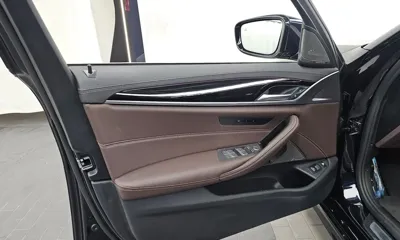 BMW 5-Series 2022, 55628 км, за 33051.32 USD - фото 24