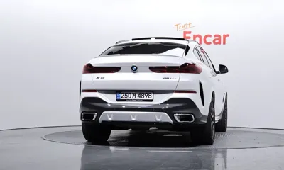 BMW X6 2025, 5262 км, за 83250.73 USD