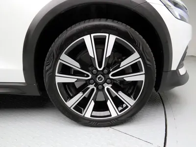Volvo V60 2022, 68382 км, за 22801.31 USD