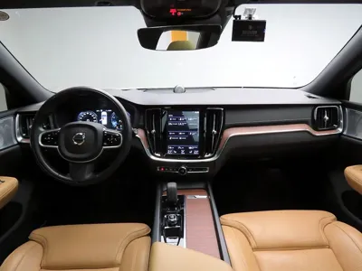 Volvo V60 2022, 68382 км, за 22801.31 USD - фото 7
