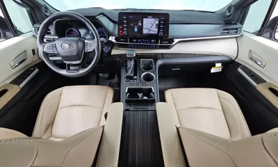 Toyota Sienna 2024, 70856 км, за 31225.63 USD - фото 7