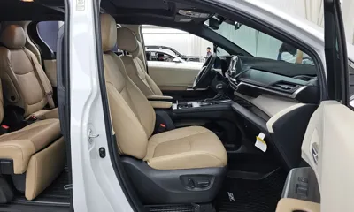 Toyota Sienna 2024, 70856 км, за 31225.63 USD - фото 11