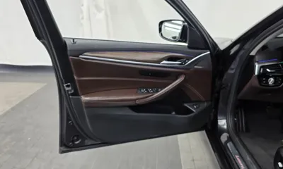 BMW 5-Series 2019, 38297 км, за 20477.14 USD - фото 24