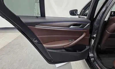 BMW 5-Series 2019, 38297 км, за 20477.14 USD - фото 25