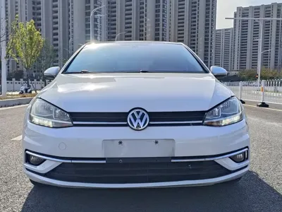 Volkswagen Golf 2018, 83000 км, за 8187.34 USD