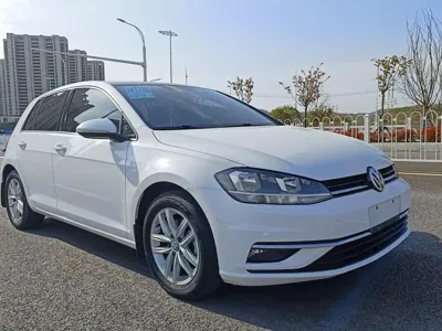Volkswagen Golf 2018, 83000 км, за 8187.34 USD