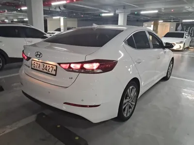 Hyundai Avante 2018, 108399 км, за 6557.7 USD - фото 11