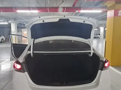 Hyundai Avante 2018, 108399 км, за 6557.7 USD - фото 12