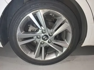 Hyundai Avante 2018, 108399 км, за 6557.7 USD - фото 16