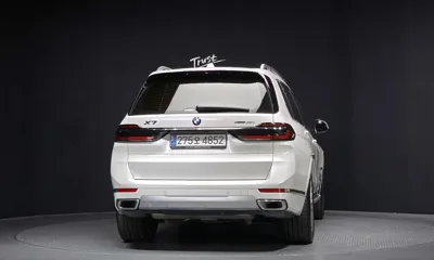 BMW X7 2025, 9697 км, за 78166.02 USD