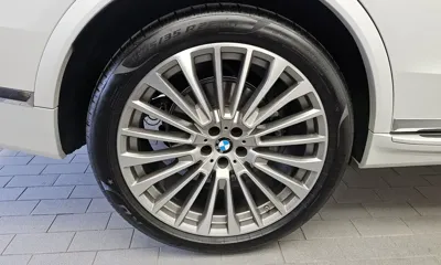 BMW X7 2025, 9697 км, за 78166.02 USD