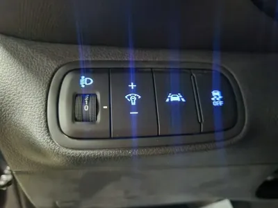 Hyundai Venue 2020, 73000 км, за 8962.67 USD - фото 8