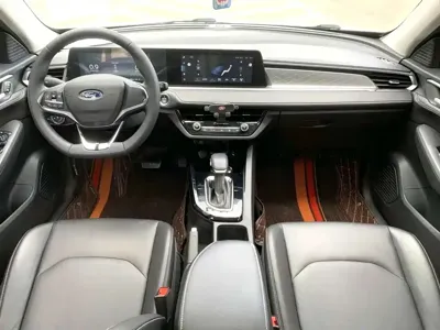 Ford Escort 2021, 10000 км, за 5560.48 USD