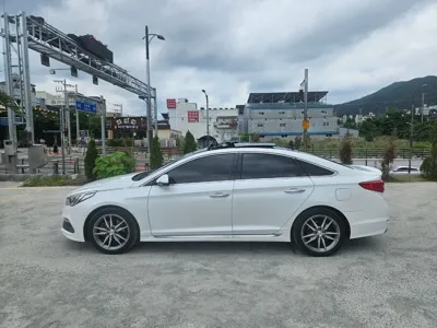 Hyundai Sonata 2015, 129519 км, за 5363.06 USD
