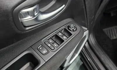 Jeep Renegade 2021, 25980 км, за 10838.15 USD - фото 16