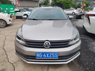 Volkswagen Sagitar 2016, 120100 км, за 4577.87 USD