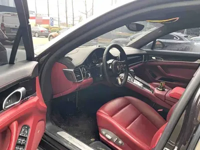 Porsche Panamera 2016, 130000 км, за 22630.52 USD