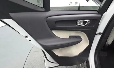 Volvo XC40 2023, 20759 км, за 23354.17 USD - фото 26