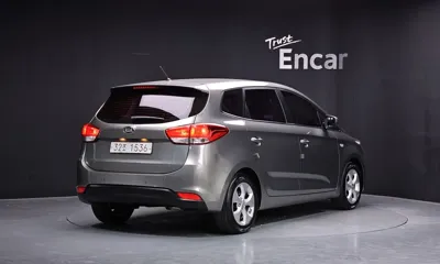 Kia Carens 2015, 122760 км, за 3872.92 USD