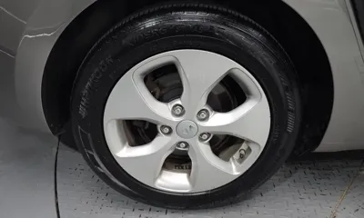 Kia Carens 2015, 122760 км, за 3872.92 USD