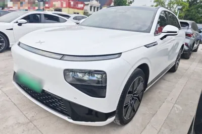 Xpeng G9 · 2022 год