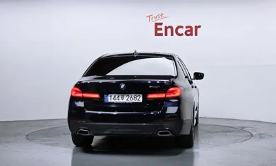 BMW 5-Series 2023, 32722 км, за 25863.2 USD