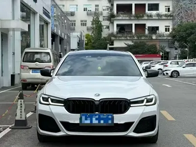 BMW 5 Series 2023, 45000 км, за 40894.57 USD
