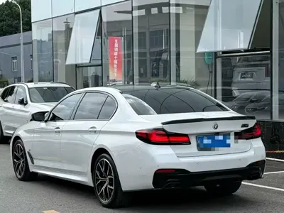 BMW 5 Series 2023, 45000 км, за 40894.57 USD
