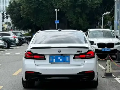 BMW 5 Series 2023, 45000 км, за 40894.57 USD