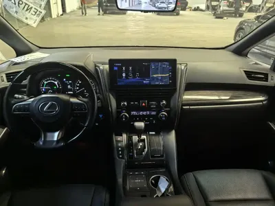 Lexus LM 2024, 50000 км, за 143905.39 USD