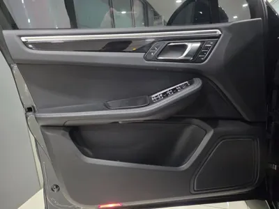 Porsche Macan 2018, 70387 км, за 21990.29 USD - фото 12