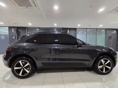 Porsche Macan 2018, 70387 км, за 21990.29 USD - фото 19