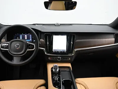 Volvo V90 2024, 8000 км, за 35470.3 USD - фото 7
