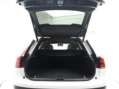 Volvo V90 2024, 8000 км, за 35470.3 USD - фото 20