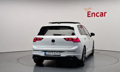 Volkswagen Golf 2024, 14988 км, за 23922.5 USD