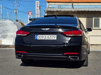 Hyundai Genesis 2016, 93000 км, за 8940.39 USD