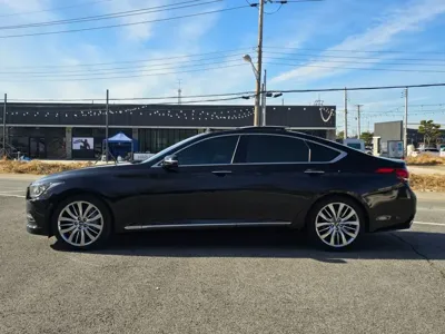 Hyundai Genesis 2016, 93000 км, за 8940.39 USD