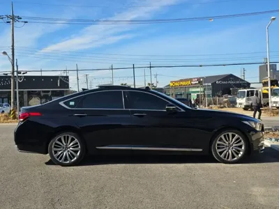 Hyundai Genesis 2016, 93000 км, за 8940.39 USD
