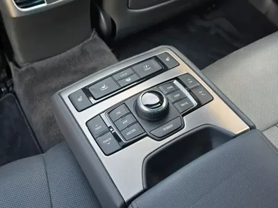 Hyundai Genesis 2016, 93000 км, за 8940.39 USD - фото 17