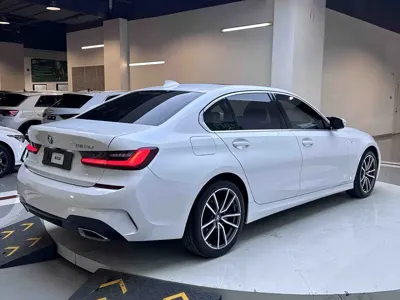 BMW 3 Series 2022, 41000 км, за 28142.42 USD