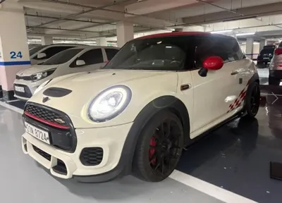 MINI Cooper 2017, 74966 км, за 9051.24 USD