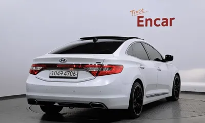 Hyundai Grandeur 2016, 182474 км, за 4690.56 USD