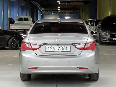 Hyundai Sonata 2011, 101788 км, за 2470.26 USD